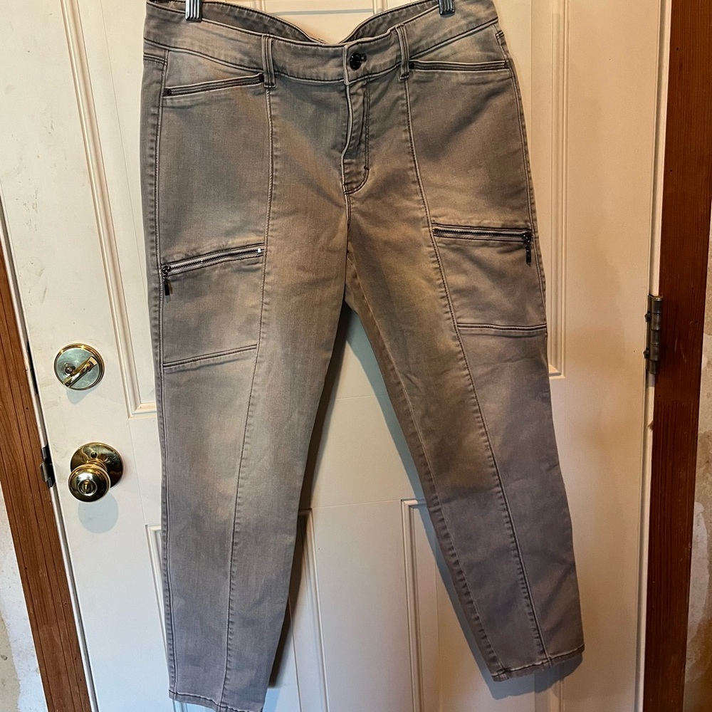The Skinny Ankle Gray Jean